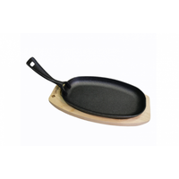 Støpejernspanne oval med treunderlag Omberg Cast Iron Sizzler Oval