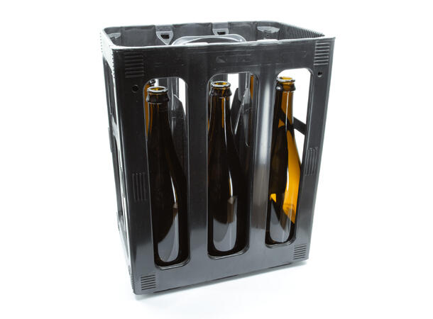 Sort plastkasse inkludert 6 stk brune champagneflasker.